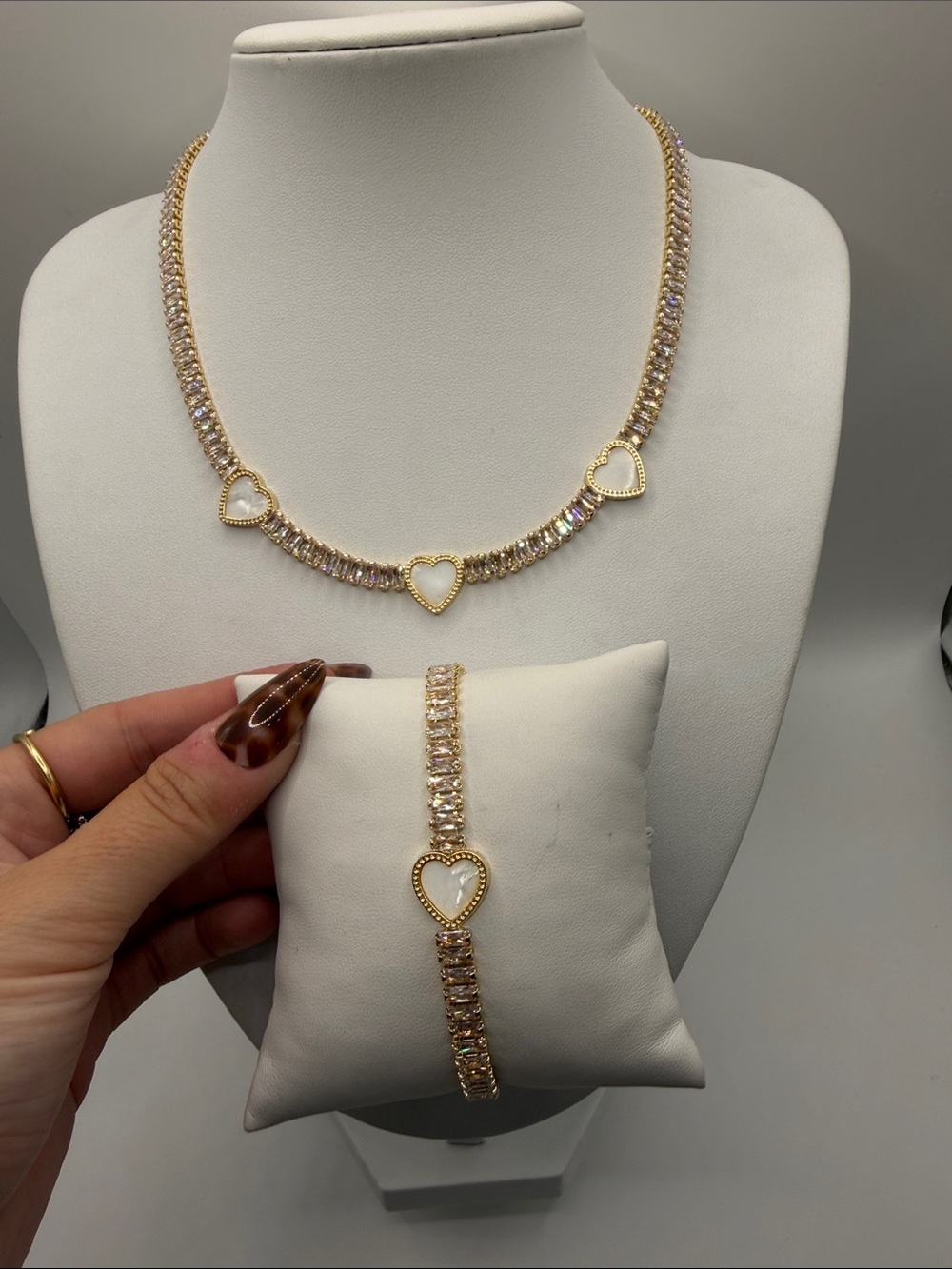 047. Gold MOP Heart Link Crystal Necklace and Bracelet Set.